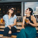 vrouwen die alcohol drinken