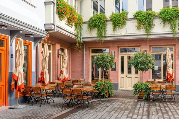 duurzaam terras met veel groen